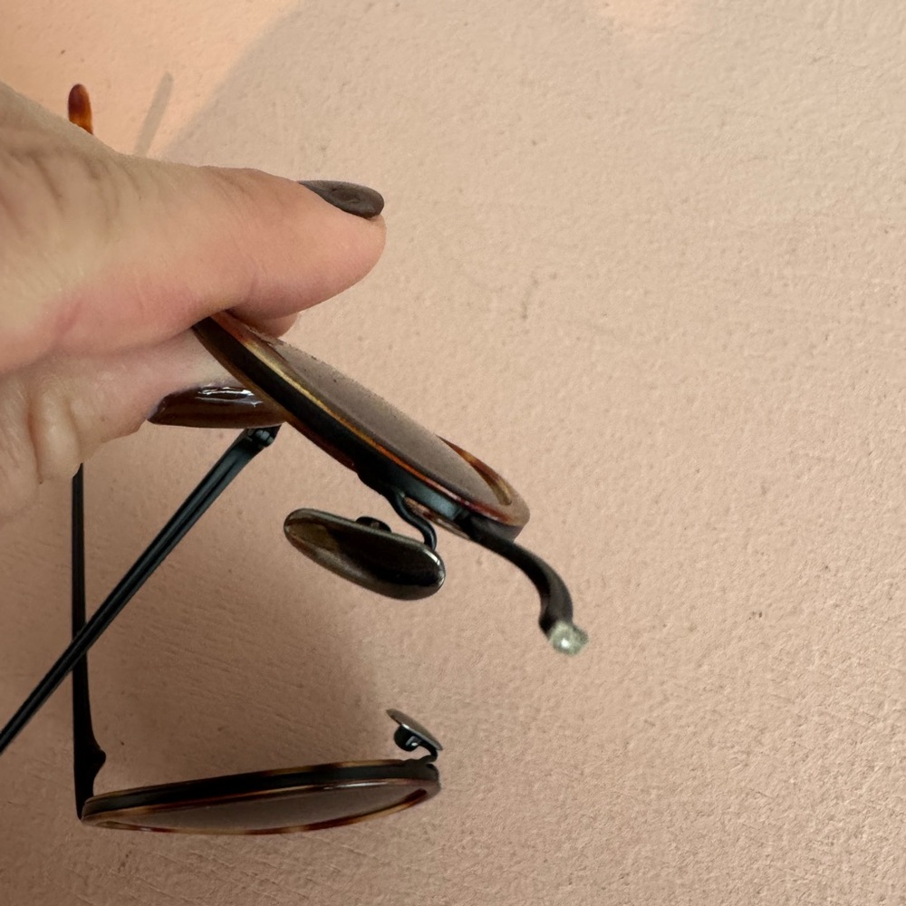 VEHLA reign oval Tortoiseshell Sunglasses - Picture 8 of 9